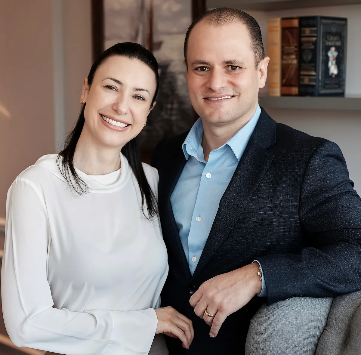 Dr Thiago e Dra Priscila no consultório